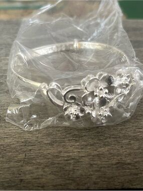 Silver Floral Women's Bangle Bracelet